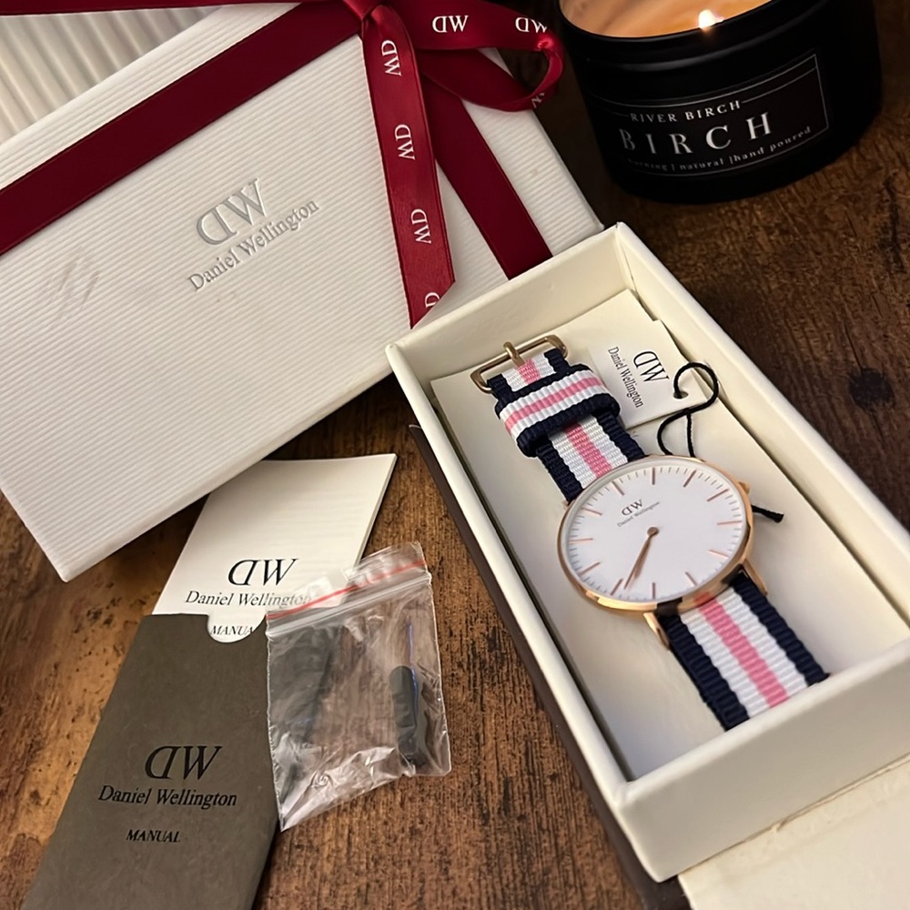 Daniel Wellington Women’s Watch NWT Never Been Used Excellent Condition